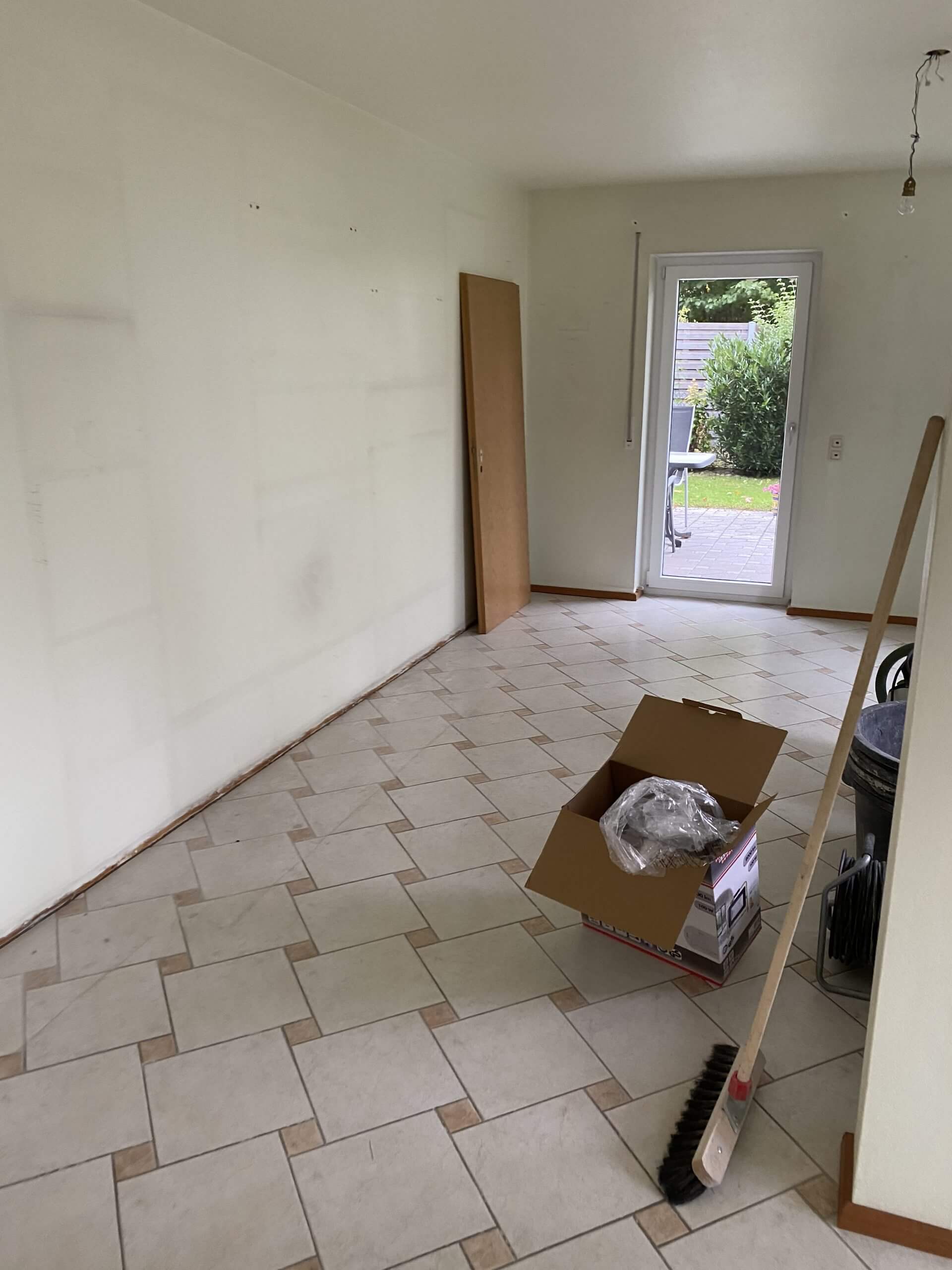 Komplettsanierung Augsburg – Flur und Eingangstür